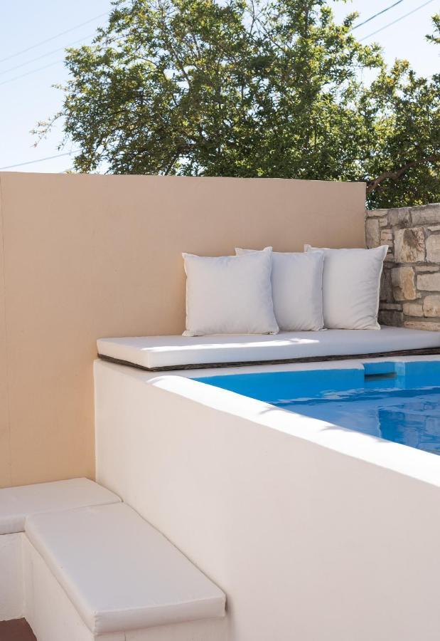 Quintana, A Junior With Private Pool! Apartment Argiroupolis