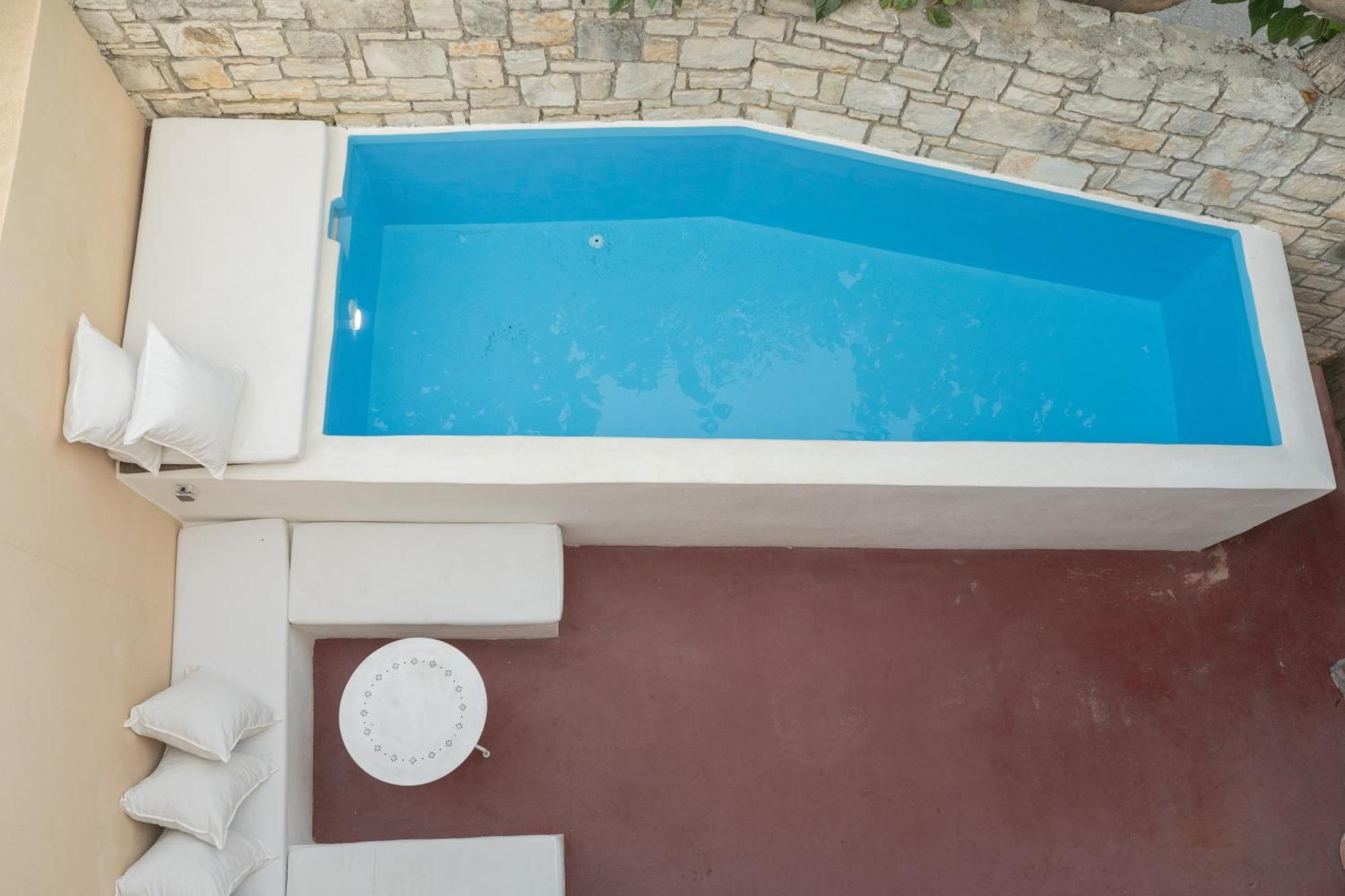 Quintana, A Junior With Private Pool! *