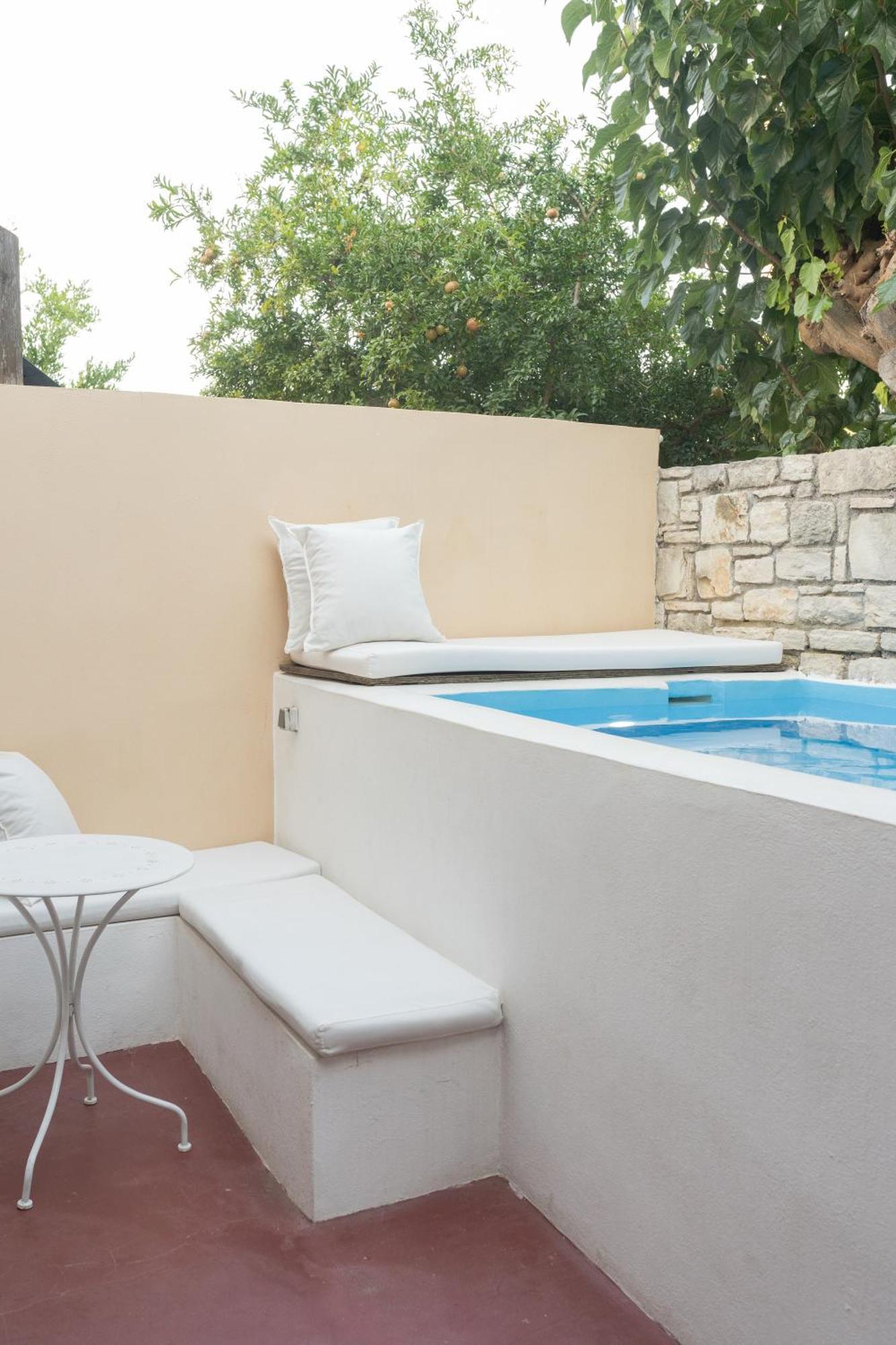 Quintana, A Junior With Private Pool!